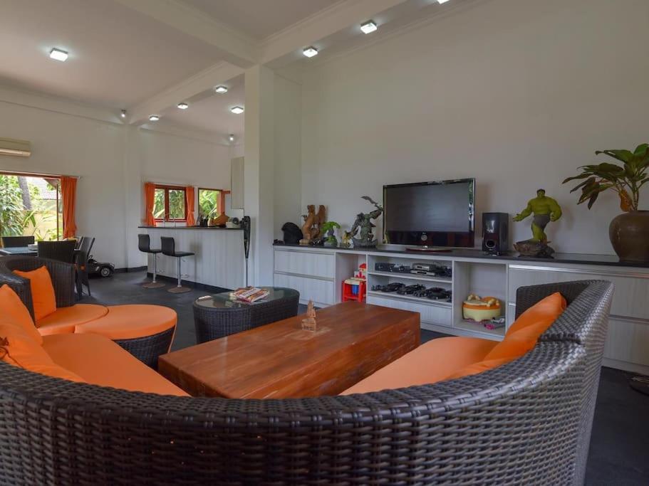 Villa Singkenken Kubutambahan  Luaran gambar